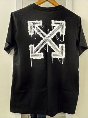 Off-White Kids
Spray arrow-print T-shirt. XL/16